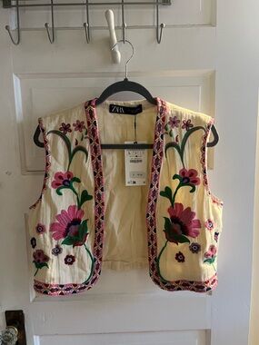 Zara Cream Embroidered Floral Sleeveless Vest with Pink Accents NWT